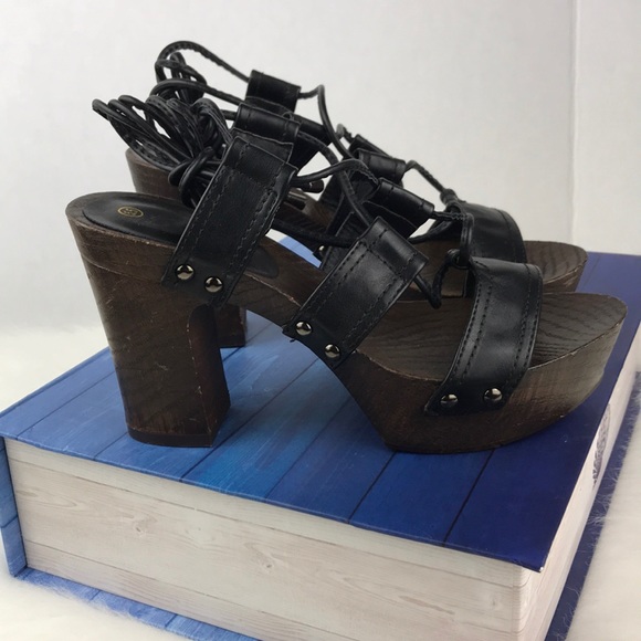 Retro Platform Heels - Picture 4 of 8